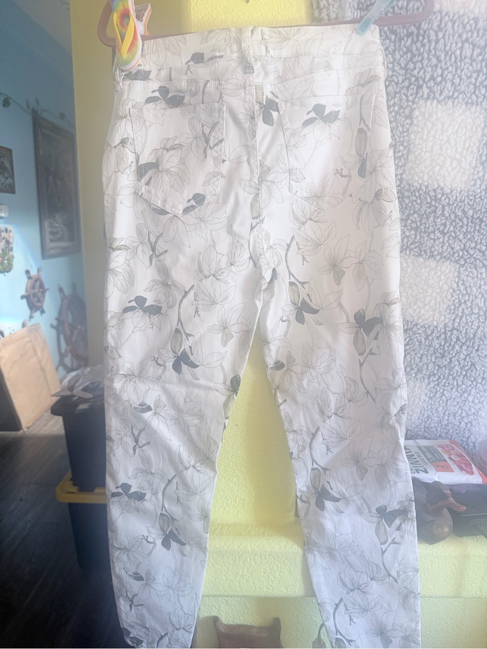 Buffalo David Bitton White Cropped Jeans with Gray Floral Sketch